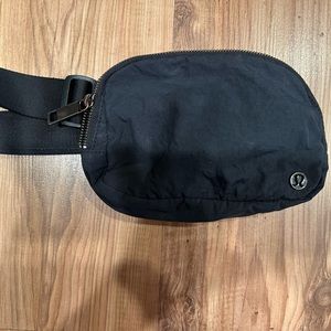 Lululemon everywhere belt bag  in black